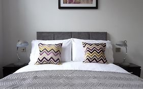Cotels At 7Zero1 Serviced Apartments - Modern Apartments, Superfast Broadband, Free Parking, Centrally Located